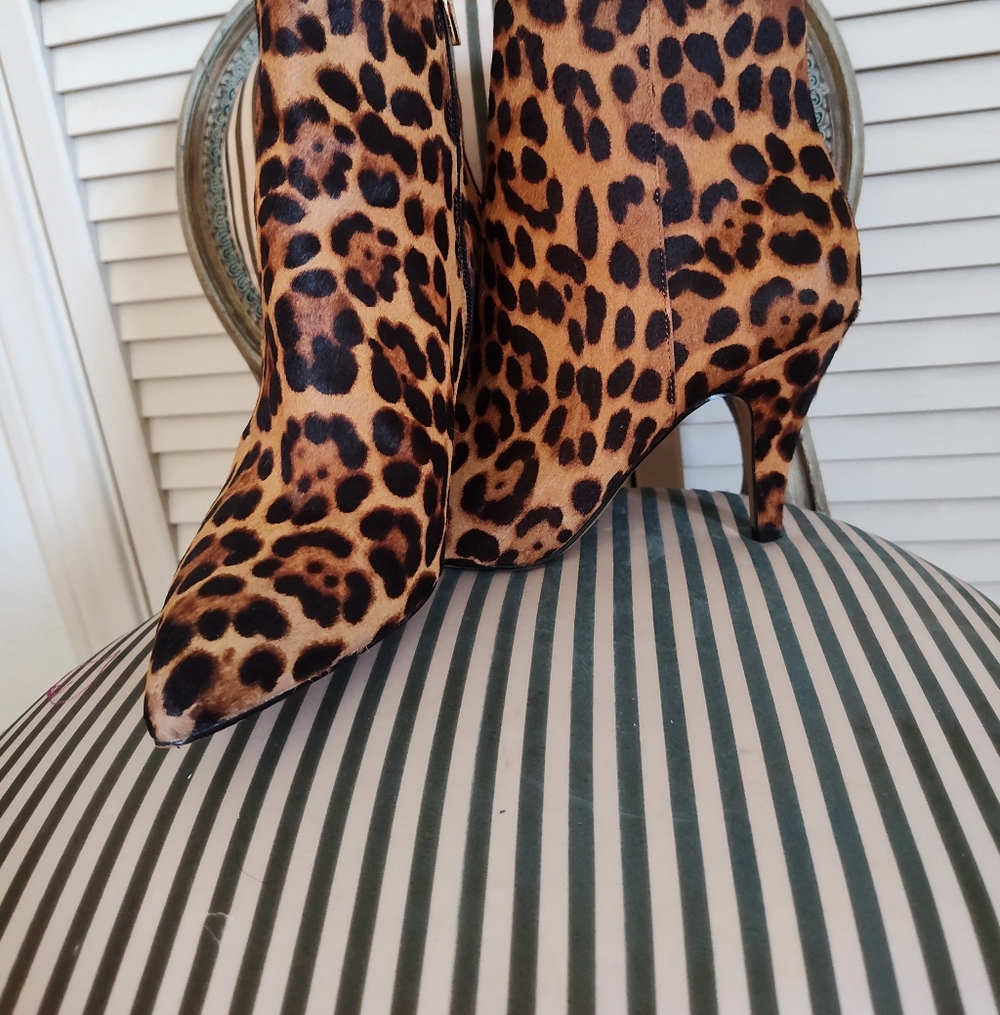 VINCE CAMUTO LEOPARD COW HAIR BOOTS